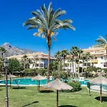 Friends & Family Well Presented Apartment Located In La Dama De Noche