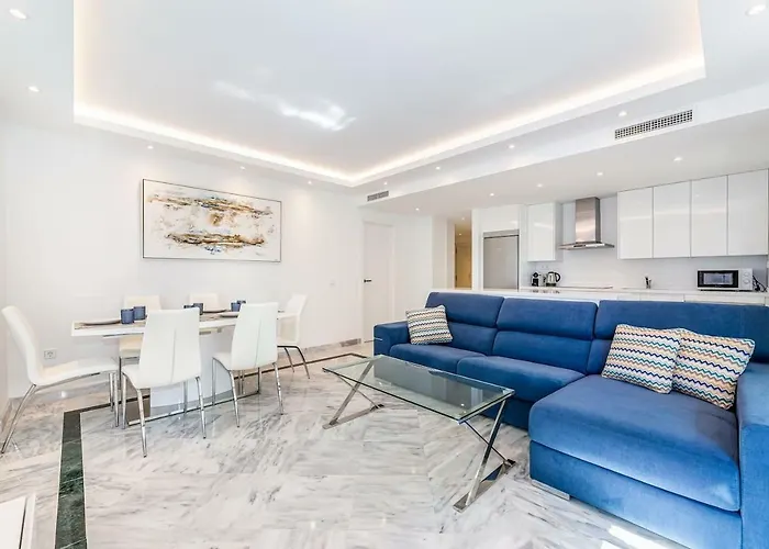 Friends & Family Well Presented Apartment Located In La Dama De Noche