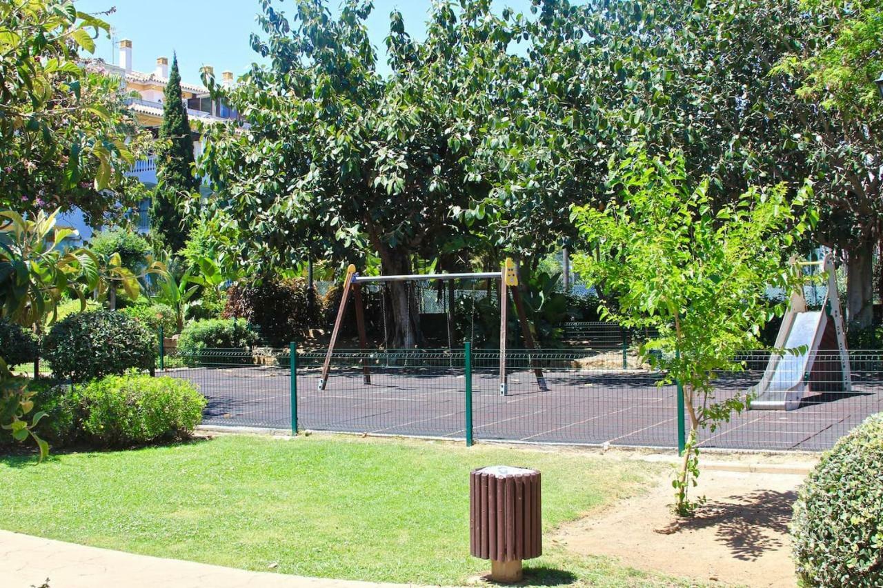 Friends & Family Well Presented Located In La Dama De Noche Apartamento Marbella