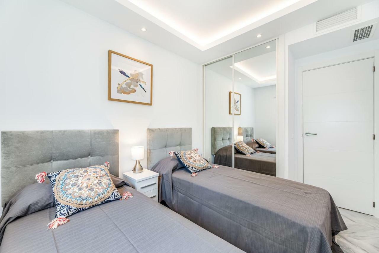 Friends & Family Well Presented Located In La Dama De Noche *