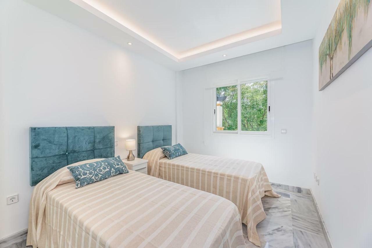 Friends & Family Well Presented Located In La Dama De Noche * Marbella
