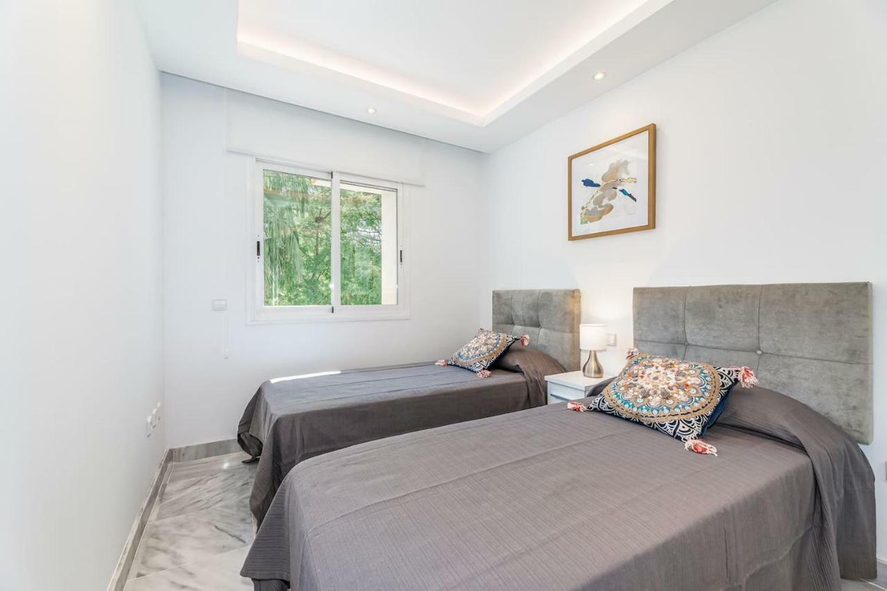 Friends & Family Well Presented Located In La Dama De Noche * Marbella