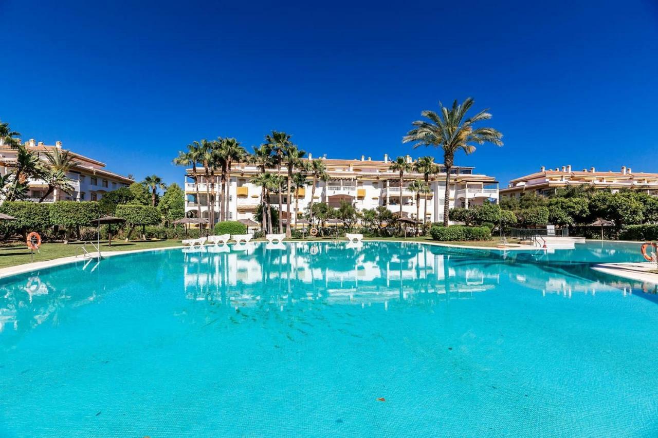 Friends & Family Well Presented Located In La Dama De Noche *